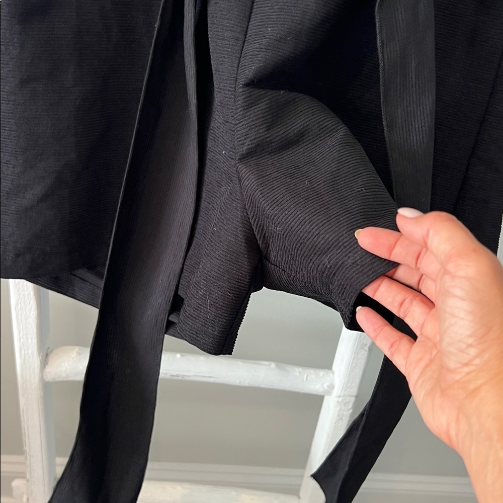 Topshop open back Black Puff Sleeve black textured belted Romper size 6 - Picture 4 of 11
